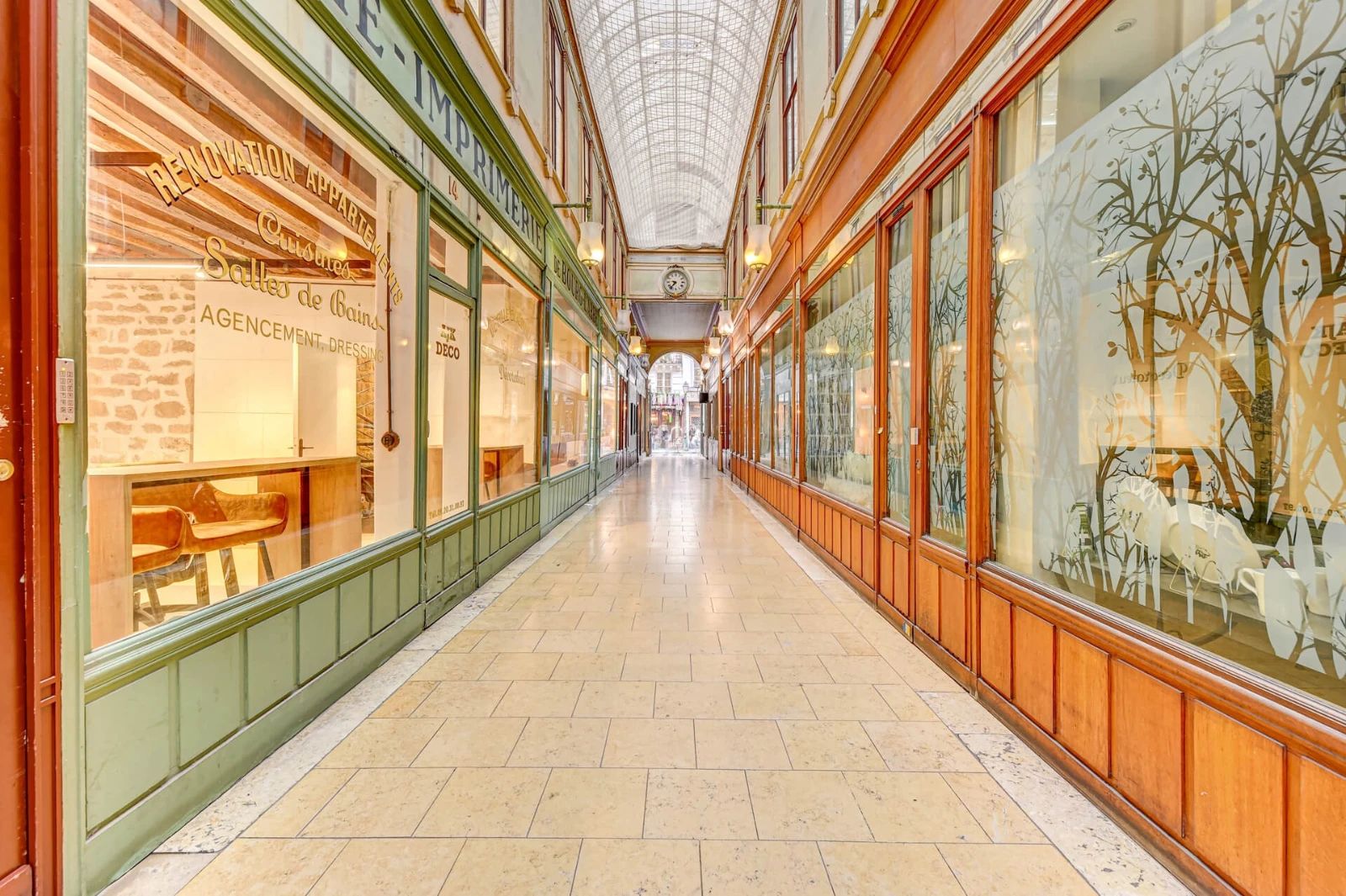 Bureau opéré · 10 à 18 postes · passage du Bourg l'Abbé, Paris 2e — photo 2/8