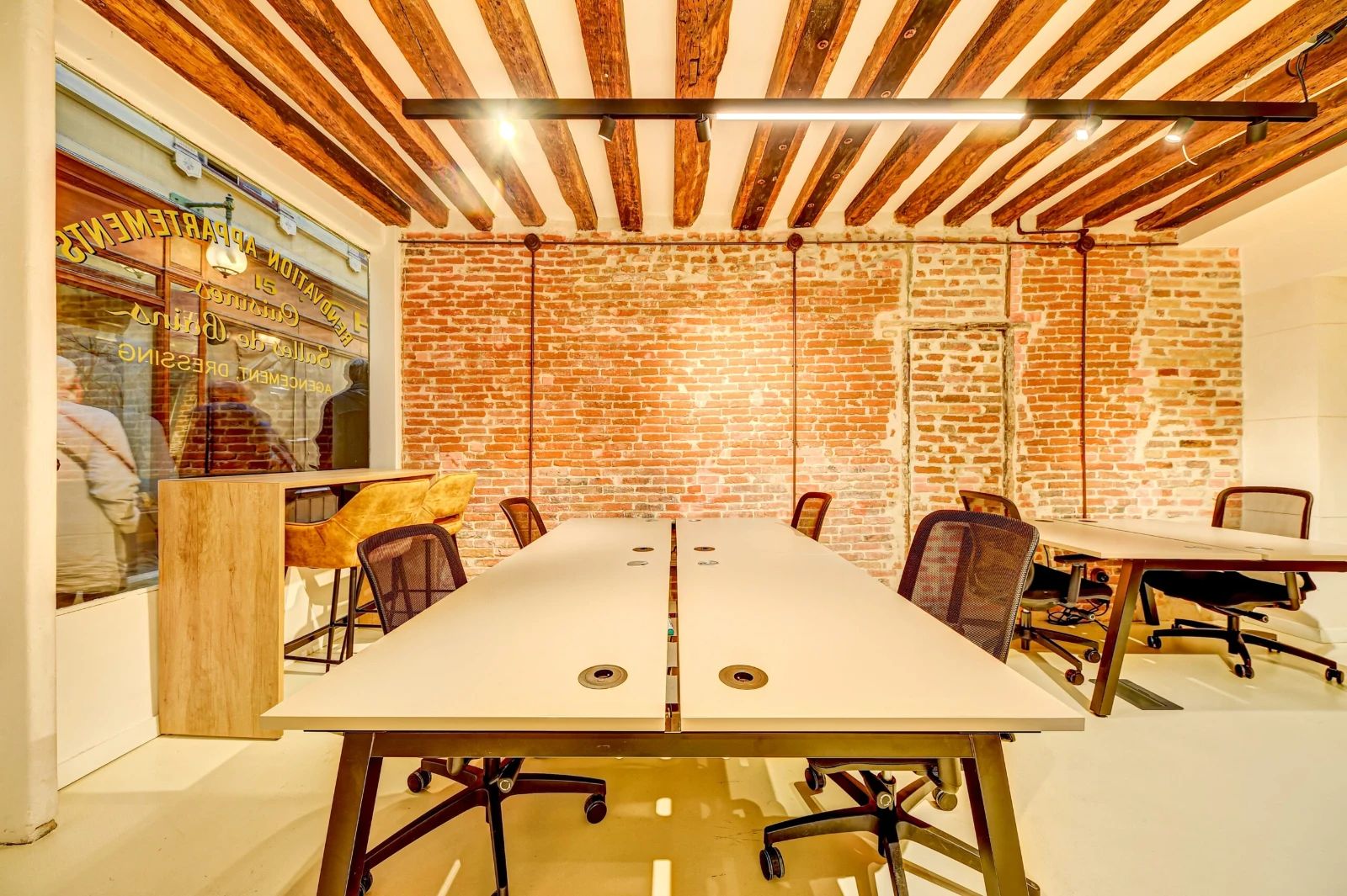 Bureau opéré · 10 à 18 postes · passage du Bourg l'Abbé, Paris 2e — photo 3/8