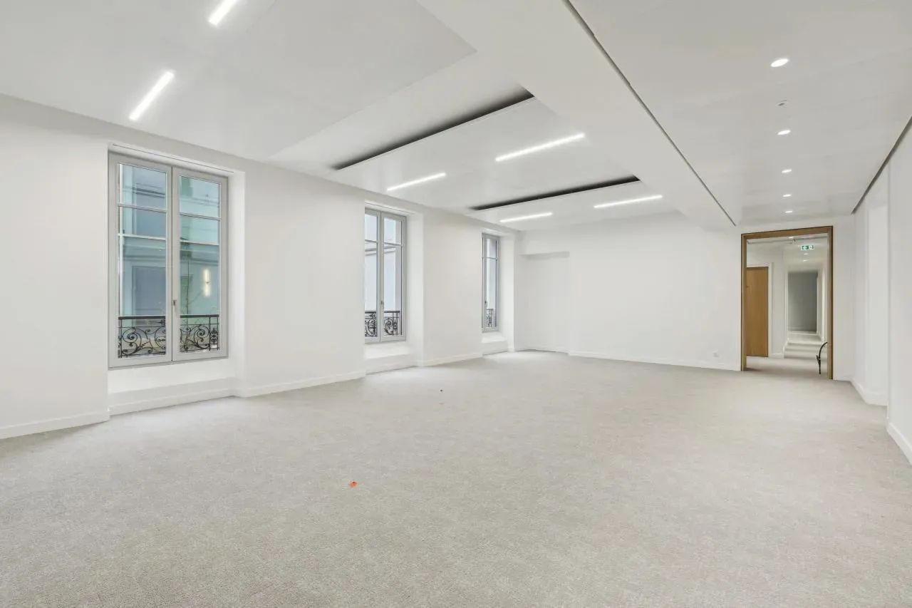 Bureau opéré · 45 à 52 postes · rue la Boétie, Paris 8e — photo 3/5