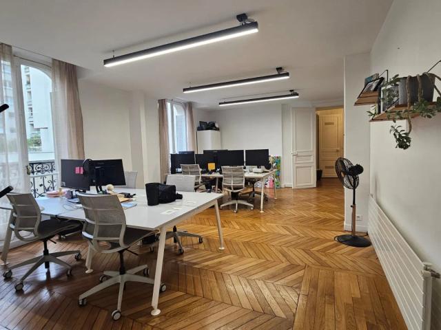 Bureau opéré · 26 à 30 postes · rue Beaubourg, Paris 3e — photo 1/4