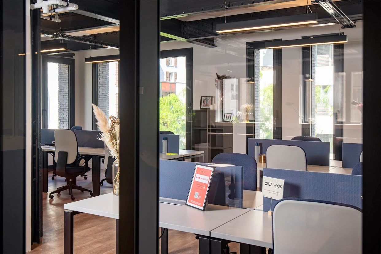 Coworking · 150 postes · place Martin Levasseur, Saint-Ouen-Sur-Seine — photo 5/19