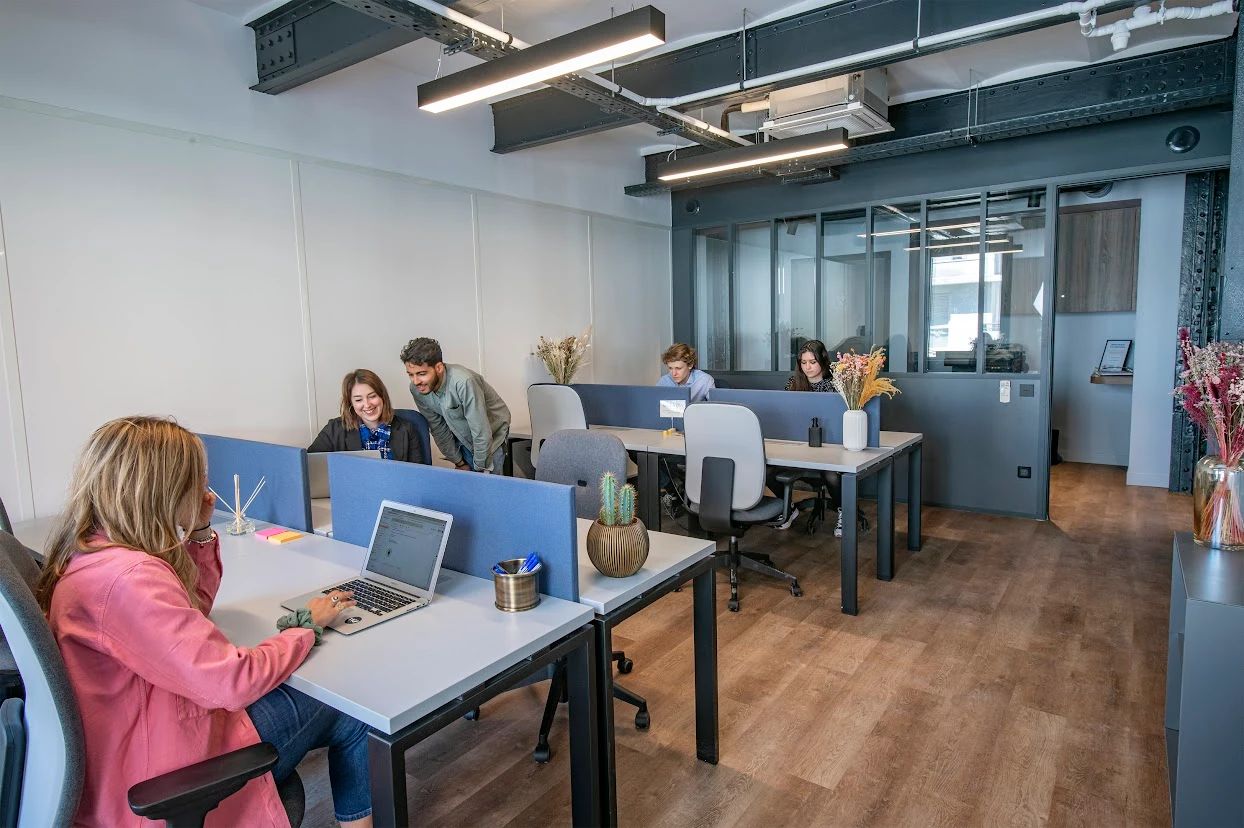 Coworking · 150 postes · place Martin Levasseur, Saint-Ouen-Sur-Seine — photo 6/19
