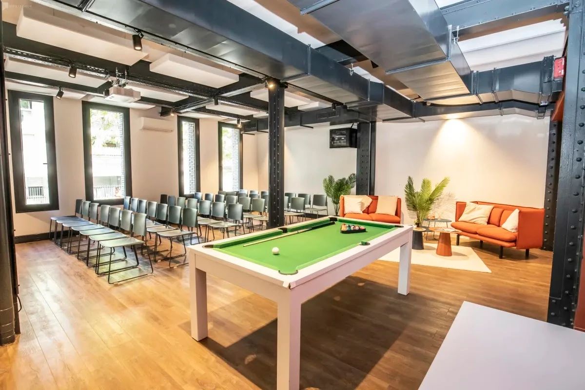 Coworking · 150 postes · place Martin Levasseur, Saint-Ouen-Sur-Seine — photo 8/19
