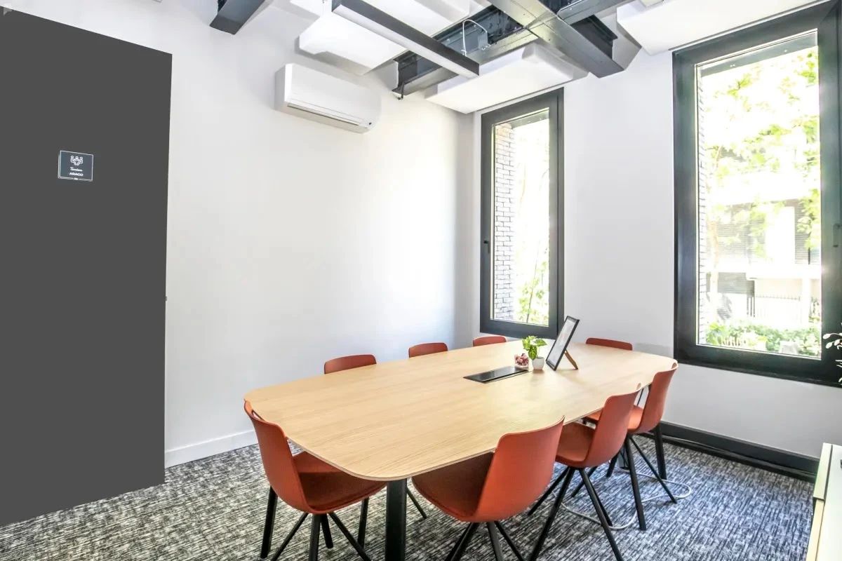 Coworking · 150 postes · place Martin Levasseur, Saint-Ouen-Sur-Seine — photo 9/19