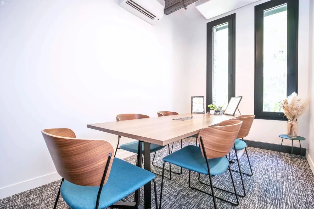 Coworking · 150 postes · place Martin Levasseur, Saint-Ouen-Sur-Seine — photo 12/19