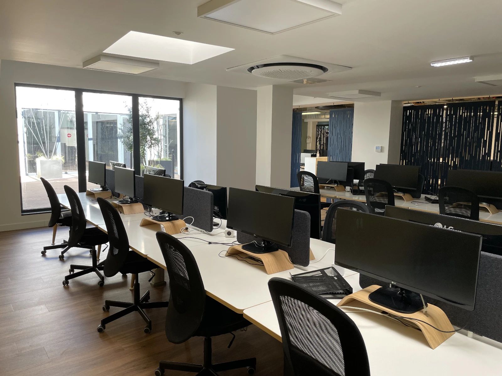 Bureau opéré · 16 à 32 postes · boulevard de Charonne, Paris 11e — photo 4/10