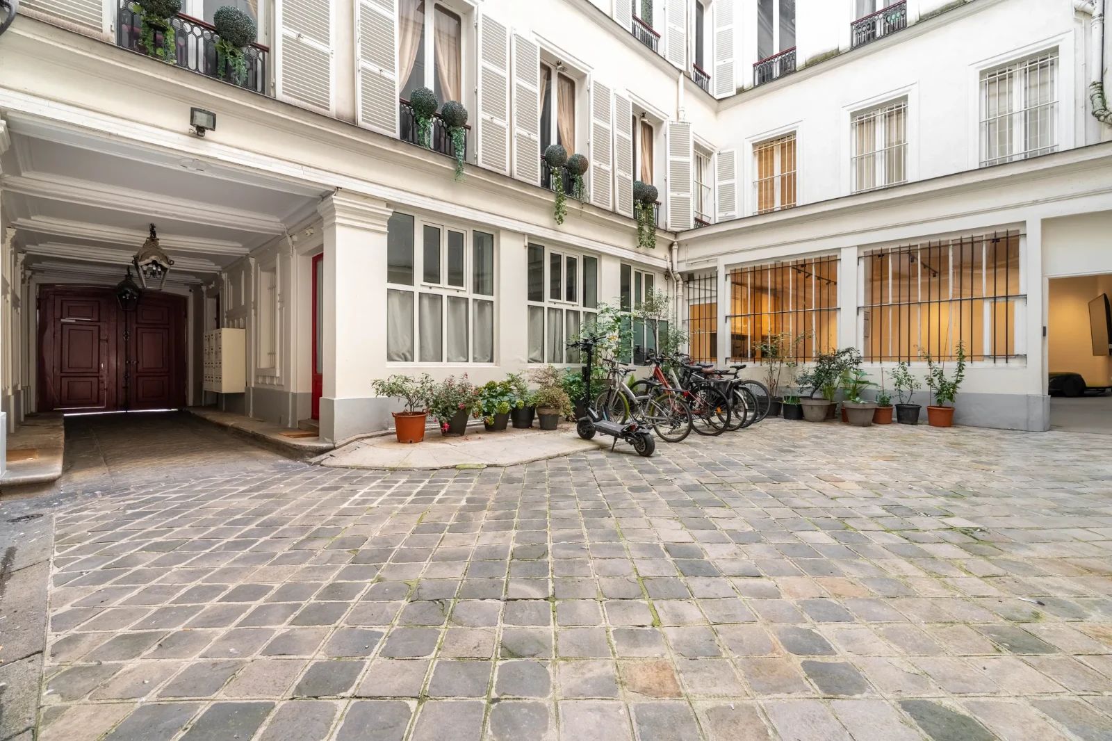 Bureau opéré · 10 à 16 postes · rue du Conservatoire, Paris 9e — photo 2/17