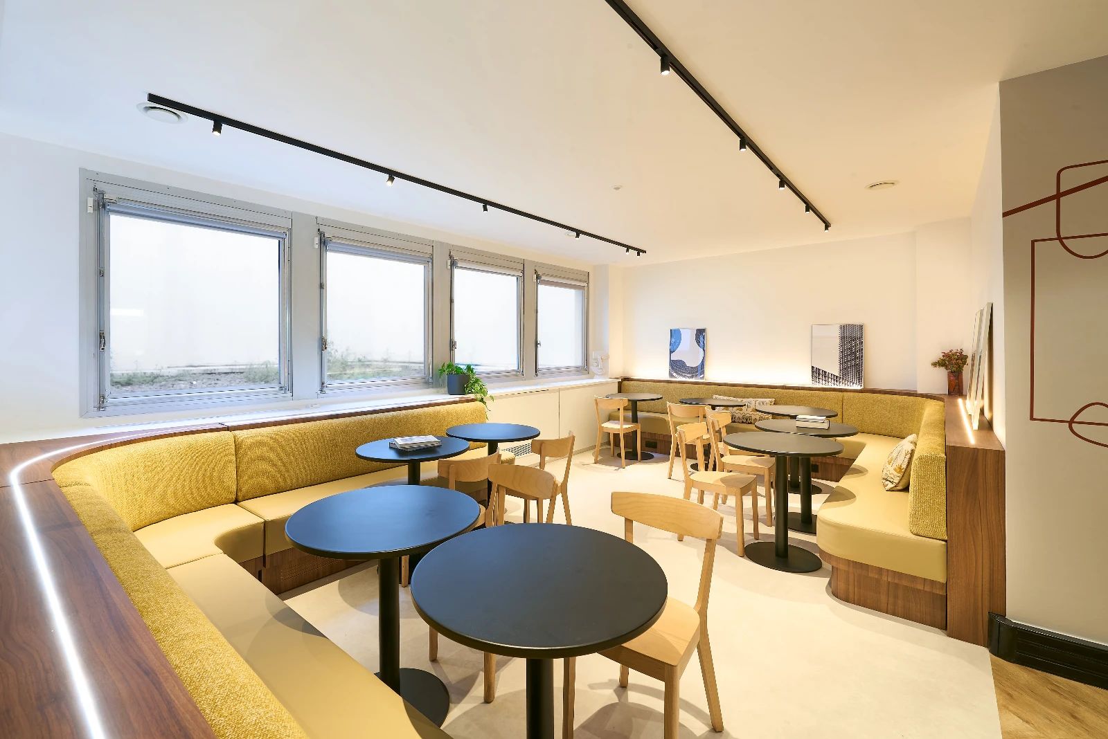 Coworking · 1 à 84 postes · rue de Surène, Paris 8e — photo 2/10