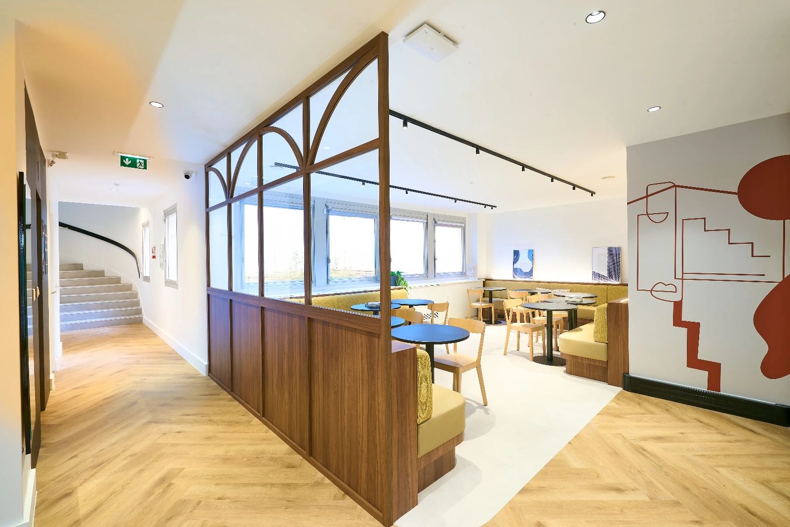 Coworking · 1 à 84 postes · rue de Surène, Paris 8e — photo 3/10