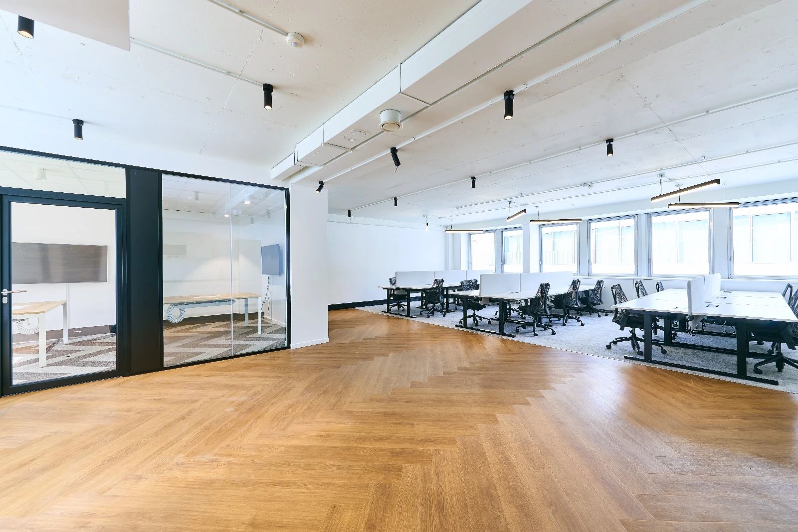 Coworking · 1 à 84 postes · rue de Surène, Paris 8e — photo 9/10