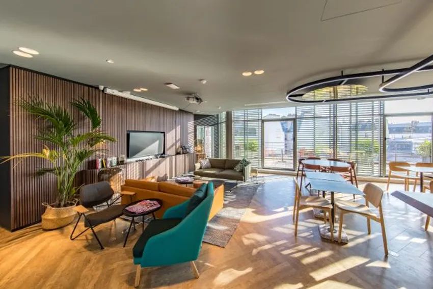 Coworking · 1 à 900 postes · rue de Londres, Paris 9e — photo 2/5