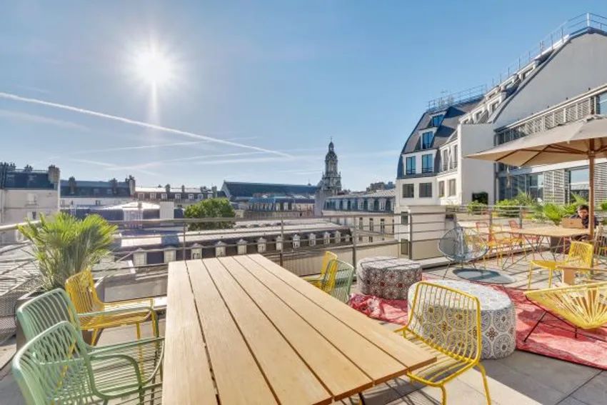 Coworking · 1 à 900 postes · rue de Londres, Paris 9e — photo 3/5