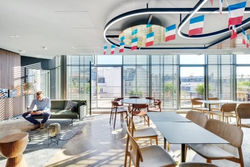 Coworking · 1 à 900 postes · rue de Londres, Paris 9e — photo 4/5