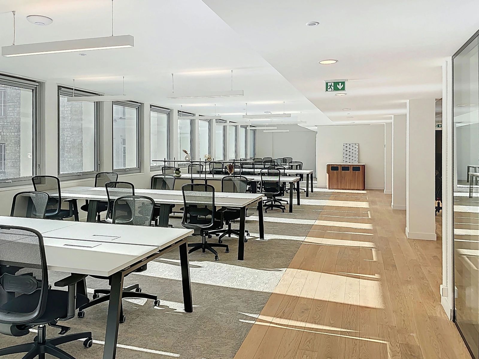 Bureau opéré · 65 à 76 postes · rue Quentin Bauchart, Paris 8e · 437 m² · Réf. FO-W2QXAO — photo 1/6