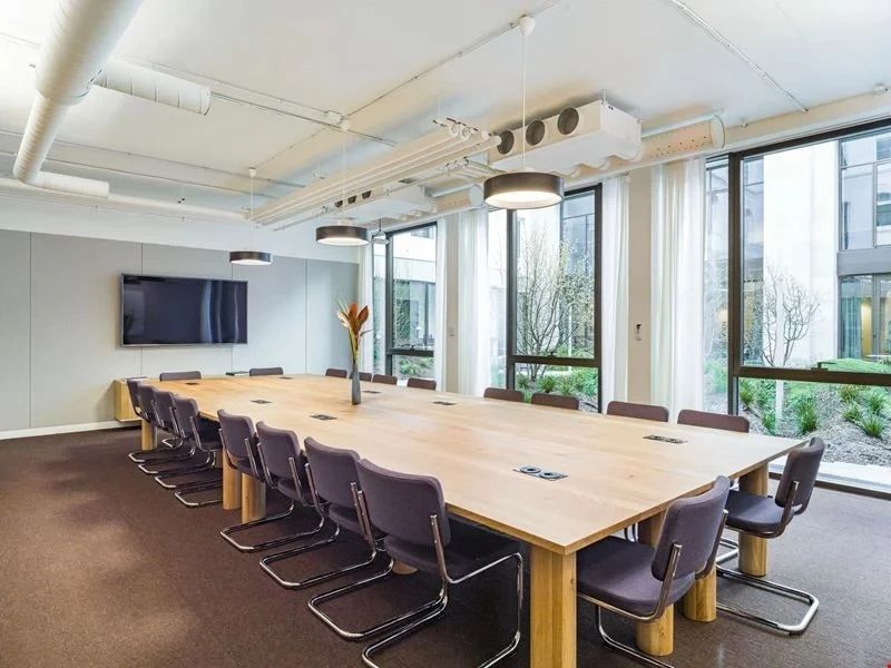 Coworking · 1 à 2000 postes · rue de Madrid, Paris 8e — photo 9/16